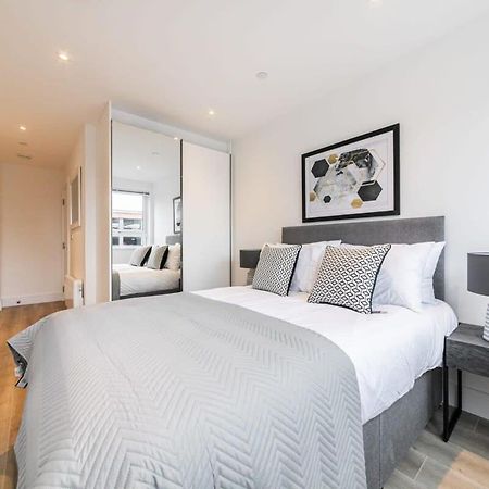Lovely Bright Studio Apartment In Central East Grinstead Exterior photo