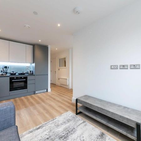 Lovely Bright Studio Apartment In Central East Grinstead Exterior photo