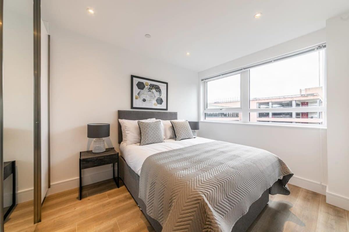 Lovely Bright Studio Apartment In Central East Grinstead Exterior photo